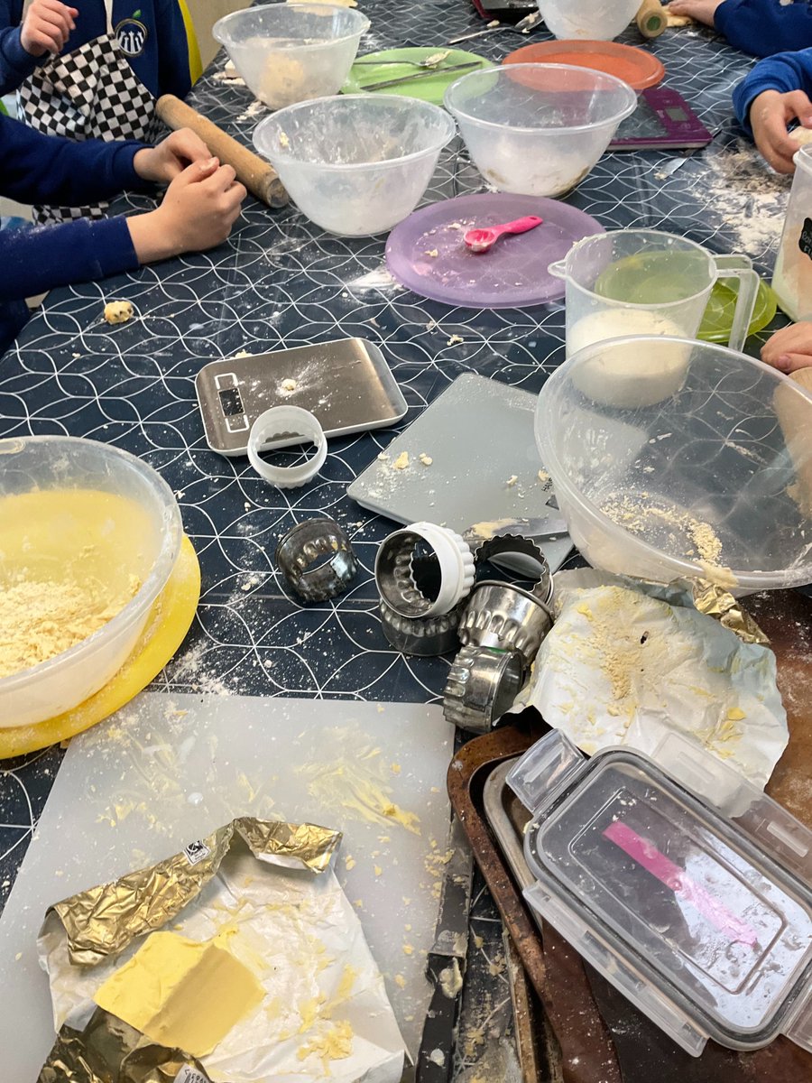 This weeks cooking lesson...Across the school we have began getting into the coronation spirit starting with making scones! The children chose between raisins or cheese, they all worked super hard. They looked delicious, well done everybody!👩‍🍳👨‍🍳🇬🇧👑#kingscoronation #baking