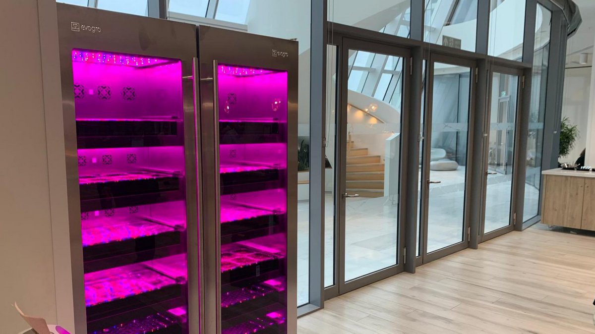 evogro's tweet photo. Companies are investing in their staff and ensuring they offer healthy and nutritious meals and looking at the best sustainable practices to ensure their kitchens are as green as possible Contact us if you would like to discuss an Evogro system in your staff area https://t.co/gUE3CpqxBm