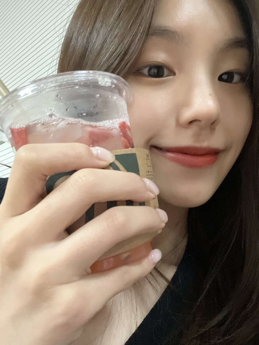S1NFLOWER's tweet photo. i’m currently working on something! stay tuned #prism_fam https://t.co/m7xvIv0oWZ