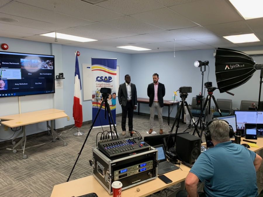 CSAP_Officiel's tweet photo. Une nouvelle manière d'offrir du DP au CSAP! Grâce à l'équipe techno et développement pédagonumérique, nous avons pu offrir un DP virtuel de qualité à l'ensemble du personnel. 

Nous avons bien hâte d'explorer les possibilités avec notre nouveau studio. https://t.co/XCsmnAfooA