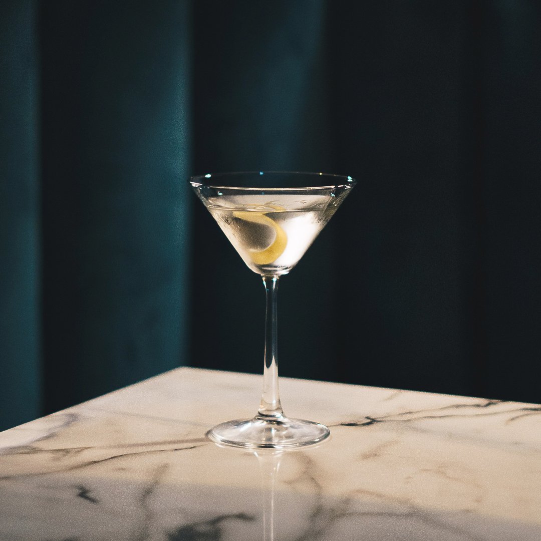 We are delighted to have André Rieu in the 3Arena tonight! Join us before to relax and enjoy our selection of premium cocktails🍸 

#cocktails #dublincocktails