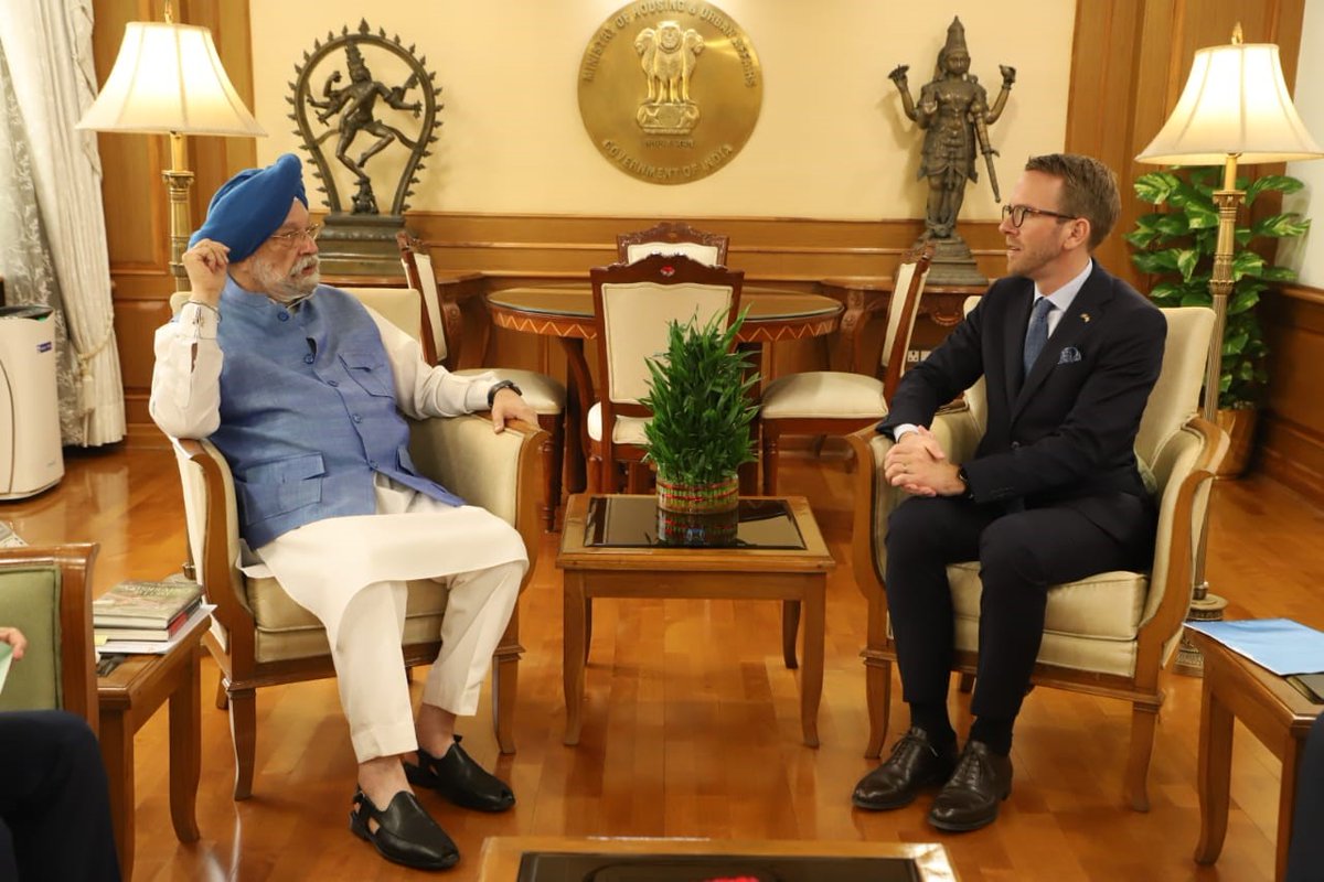 Minister <a href="/andreas_carlson/">Andreas Carlson</a>: “Sustainable urban development stands high on agenda for Sweden. During a meeting with Minister for Housing &amp; Urban Affairs <a href="/HardeepSPuri/">Hardeep Singh Puri</a> we had a fruitful exchange of best practices,both in 🇸🇪 &amp; 🇮🇳on sustainable urban development &amp; sustainable energy”
