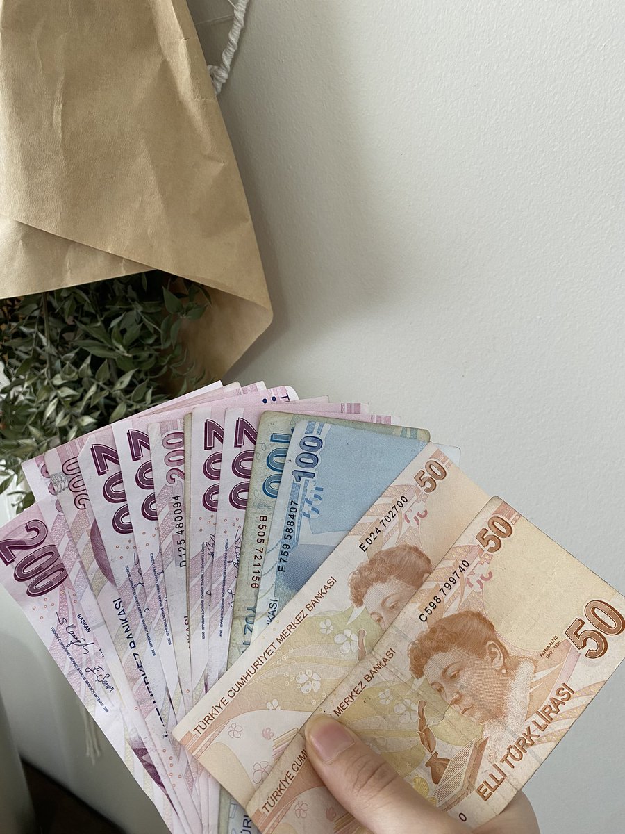 1summanii's tweet photo. 25 yaşındayım ve bayram harçlığı alıyorum https://t.co/KgqigSX7F9
