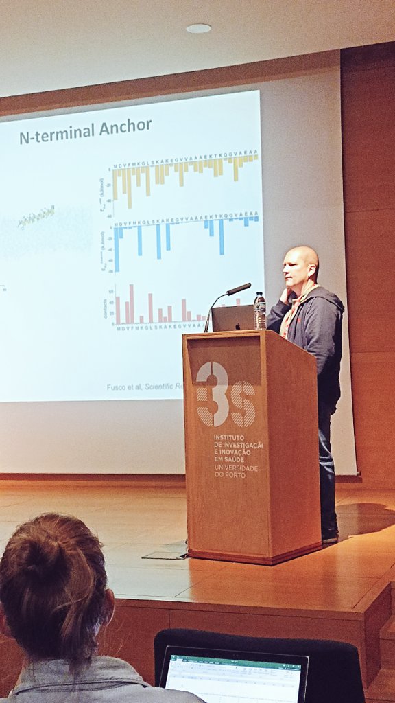#PhasAGETSPorto
Almost finishing this incredible week! 
Now listening to Alfonso De Simone from <a href="/UninaIT/">Unina Federico II</a> talking about disordered interactions of alpha-synuclein! 
A seminar co-organized together with <a href="/i3S_UPorto/">i3S-Instituto de Investigação e Inovação em Saúde</a> Friday Noon Seminar Series!
