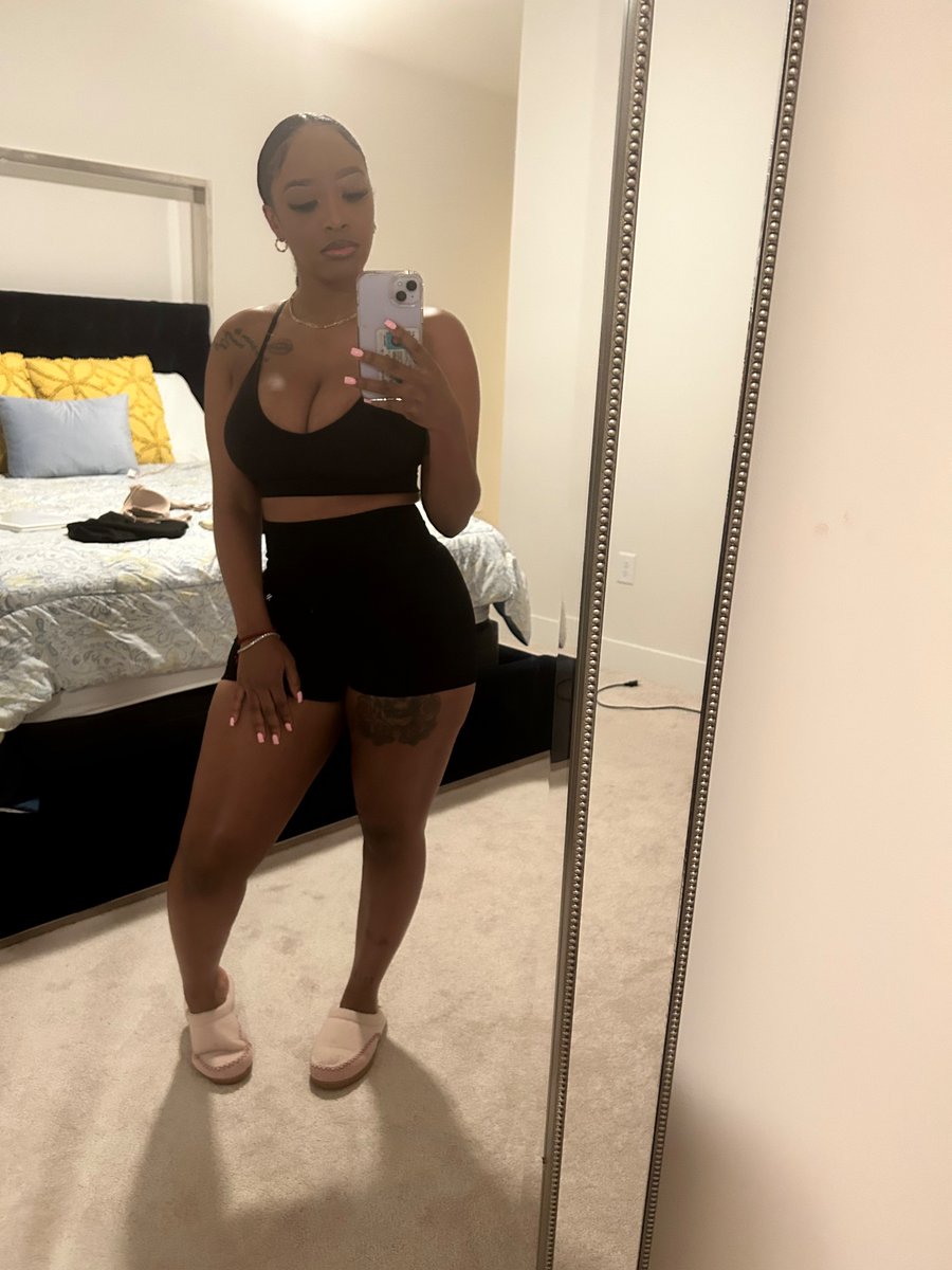 Iam_CandyBitch's tweet photo. Fun sized and fine #yafavorite https://t.co/VVZrimUvX6