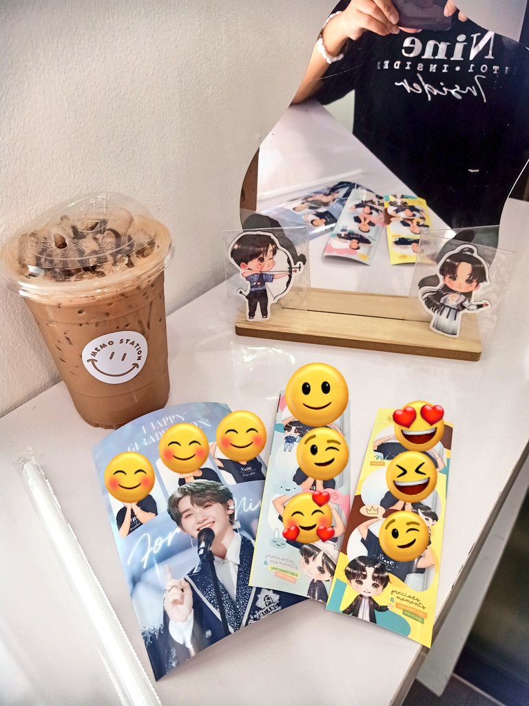 Jay_Donghae's tweet photo. ของมันต้องมีนะ!!!!
แม็กเนต & ติ๊กเกอร์ลายน่ารักมากๆ
#INTO1Nine_GraduationProject
#นายท่านกรชิต
พนักงานสาขาอโศกใจดี+น่ารักเป็นกันเองสุดๆ 😁
@memo_station @SnapSenseTH
ถ่ายตั้งแต่เช้า เพิ่งว่างหวีด 555+ https://t.co/qNM1WfVgBc