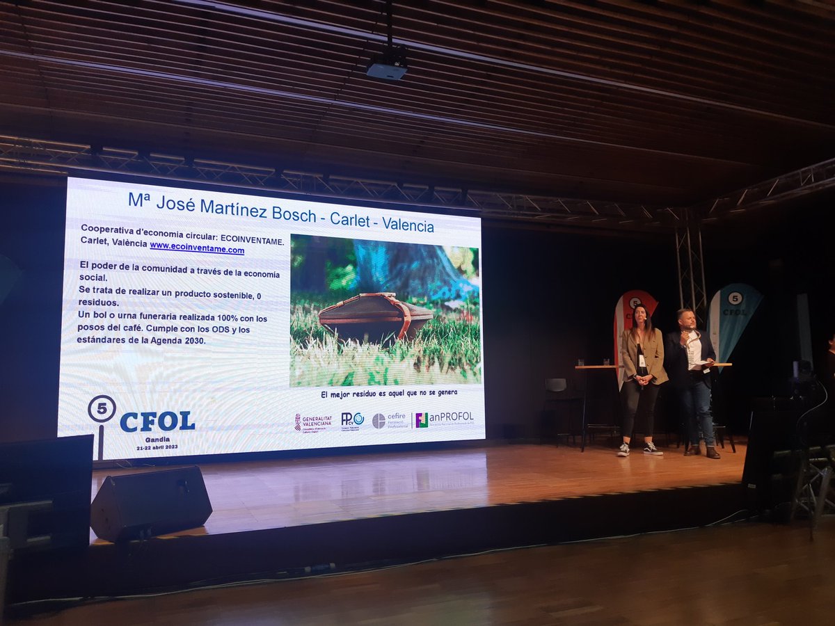cfol2021's tweet photo. Y seguimos con más experiencias transformadoras, esta vez de #Sostenibilidad. Y entre varias de ellas las de @Anam_Bera y @fol_monic, a la que se ha enviado un fuerte abrazo, junto con @antonio_guirao, Paco Cano, @jesus_fol, @acucalog o @marlycoga que no han podido venir al #CFOL https://t.co/6bCqoX20h1