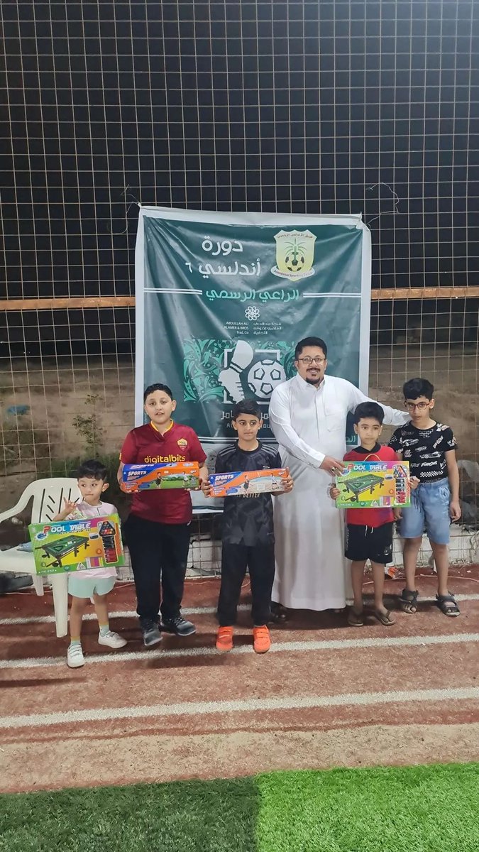 AlamerNews's tweet photo. اختتمت مساء أمس الدورة الرمضانية العائلية (أندلسي ٦) وسط حضور مميز حيث توج فريق ميلان بالبطولة بعد فوزه على فريق لاهويا بركلات الترجيح، وشهدت الدورة الكثير من الفعاليات الترفيهية، وأكدت اللجنة المنظمة بأن الهدف الأول لهذه البطولة التأكيد على ضرورة الترابط بين أفراد العائلة. https://t.co/Xw6r9ACE2F