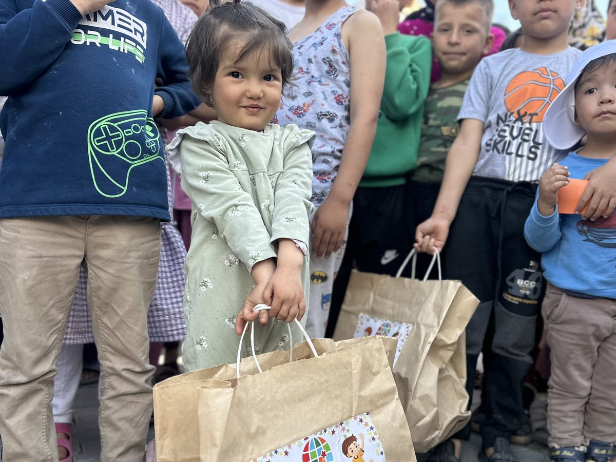 CTCNGO's tweet photo. Mutlu Bayramlar 😍

@tdcvakfi ile Hatay’da depremden etkilenmiş çocuklara bayramlık kıyafet ve bisiklet hediye ederek çocukların bayram sevinçlerine ortak olduk. 

#bayram #bayramhediyesi #chancetochange #hatay #deprem
#dünyaçocukları #ctcngo https://t.co/RIy03C0p5U