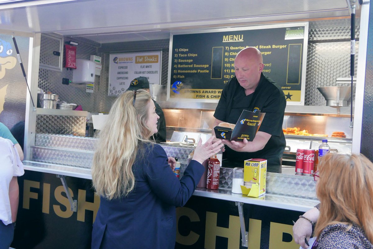 MountCharles_'s tweet photo. How to make your awesome team smile:

FREE fish &amp; chips of course 🐟🐟🐟

Yesterday we had a visit from Browns Award Winning Fish and Chips foodtruck - and what a day for it! ☀️ ☀️Thanks to our staff for their hard work, we hope you enjoyed! https://t.co/vT8hKutZSW
