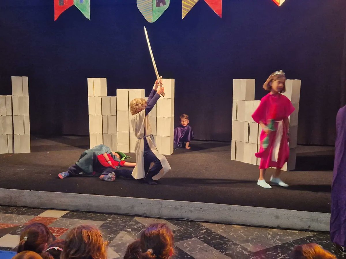 epiasabadell's tweet photo. LA LLEGENDA DE SANT JORDI
Avui els Castellers i els Gegants hem pogut gaudir de la representació de la Llegenda de sant Jordi, per part dels alumnes d'arts escèniques de 3r de Primària.
#I3PIASABADELL
#PRIMÀRIAESCÈNICAPIASABADELL
#SANTJORDI23PIASABADELL https://t.co/UaQ43SaAhZ