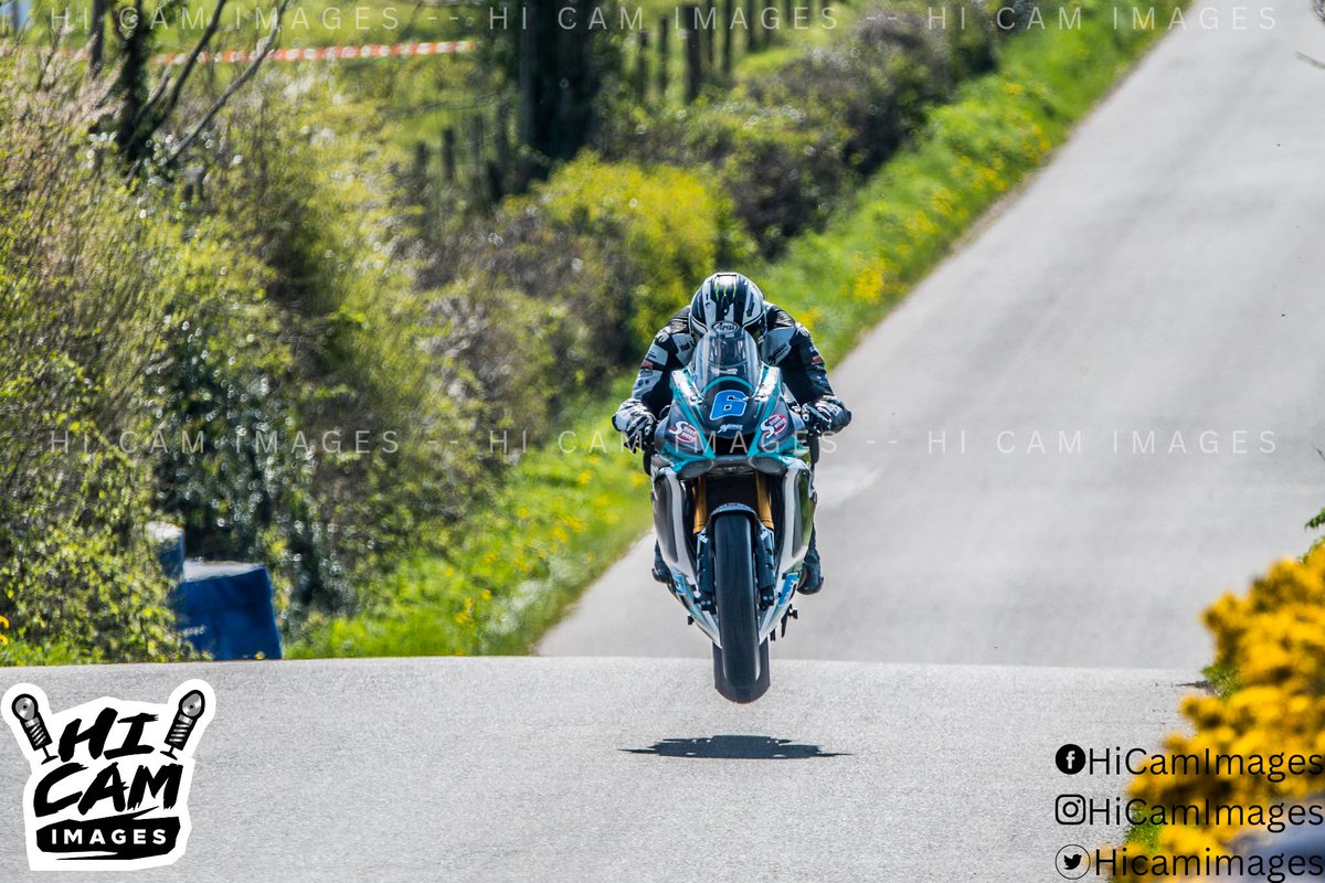 hicamimages's tweet image. The bull flying @cdegroup @cookstown100 #roadracing #michaeldunlop #NW200 #IOMTT