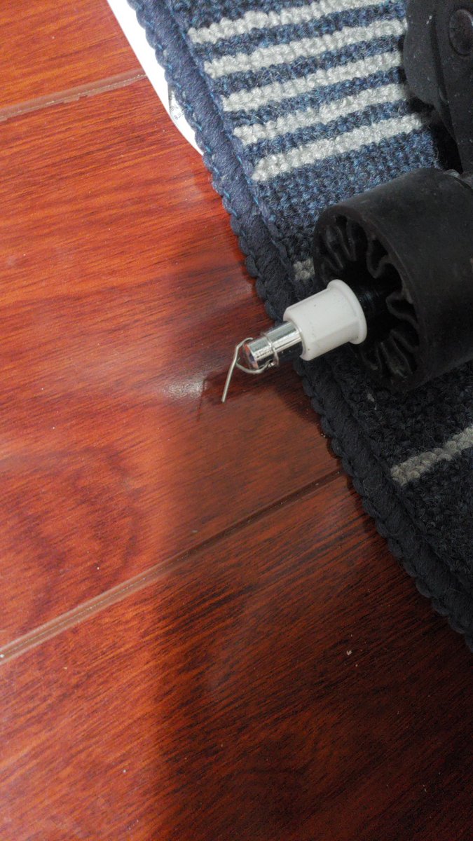 inaja16's tweet photo. @GracoBaby 
The rear wheels on my #Graco stroller has fallen off twice! This tiny pin is what's holding it together. Ridiculous considering how much you pay. So dangerous ! https://t.co/WOry1lqHQ7