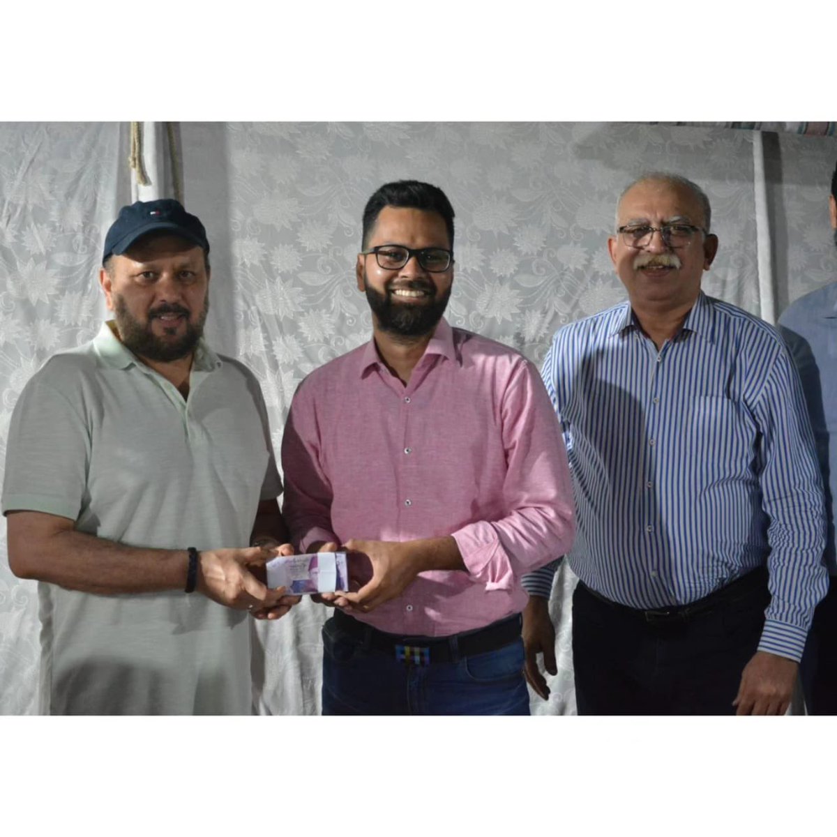 CaratPK's tweet photo. Sharing joy and blessings with our colleagues this Ramadan! Delicious food &amp; uplifting conversations were topped up with a fun session of lucky draw where winners walked away with some crisp new notes for Eid. 
May this month bring us all peace and happiness! 

 #Ramadan #caratpk https://t.co/zcduv2aXd4