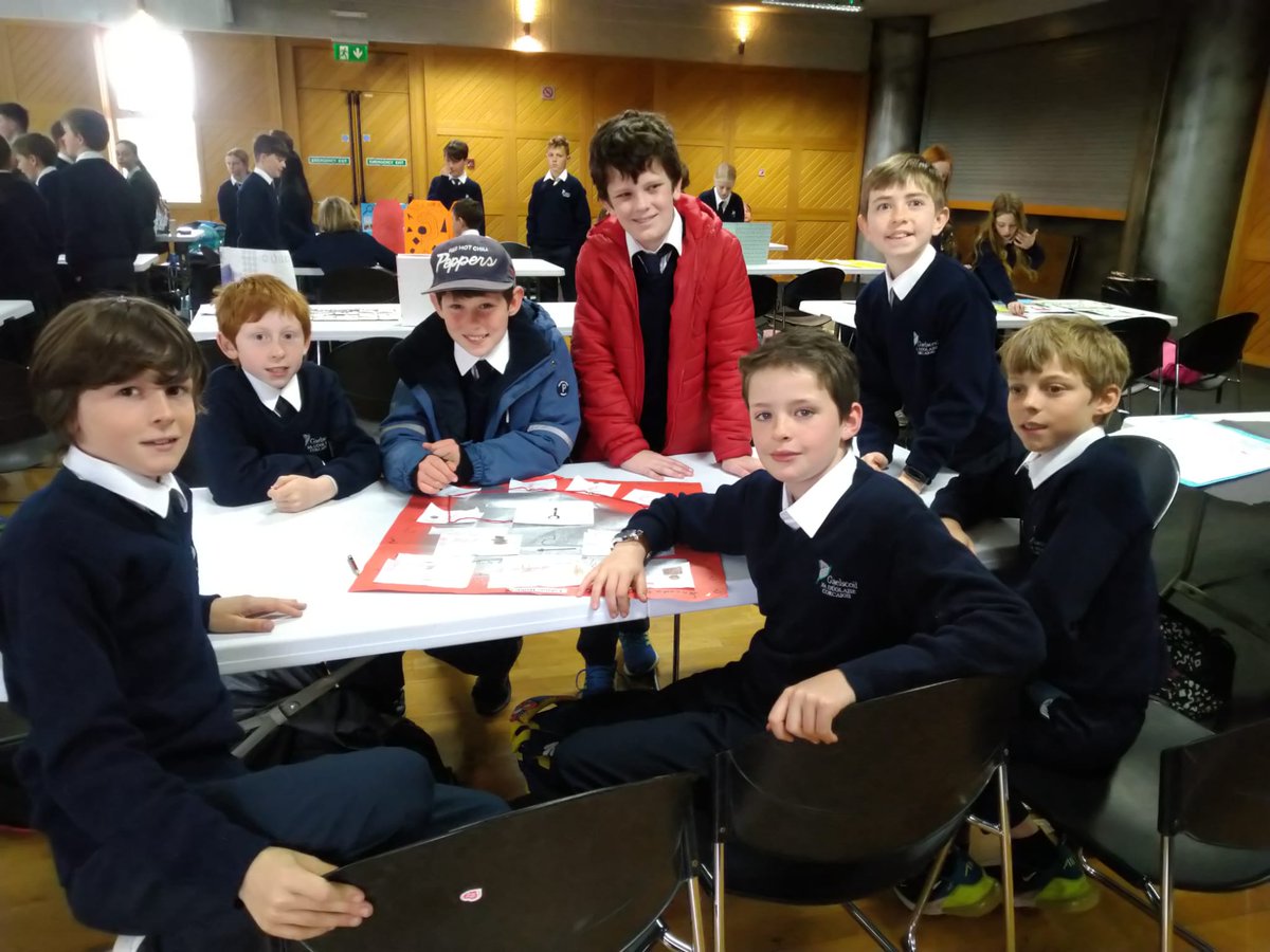 gaelscoilnadug1's tweet photo. Míle buíochas le múinteoirí agus daltaí @CDaibheid as Féile Eolaíochta an-taitneamhach inniu do Rang 5. Our huge thanks to @CDaibheid for organising a most enjoyable and fun Festival of Science today for Rang 5. #GSnaD #eolaíocht https://t.co/f3BRCyd1FP