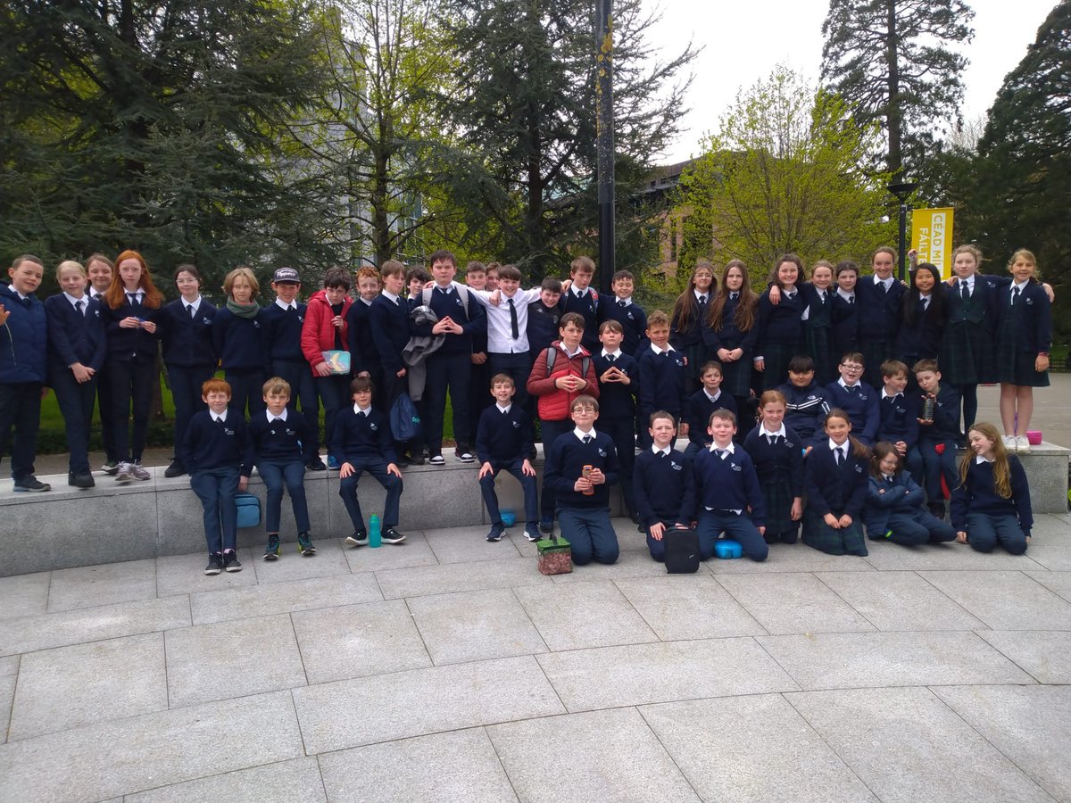 gaelscoilnadug1's tweet photo. Míle buíochas le múinteoirí agus daltaí @CDaibheid as Féile Eolaíochta an-taitneamhach inniu do Rang 5. Our huge thanks to @CDaibheid for organising a most enjoyable and fun Festival of Science today for Rang 5. #GSnaD #eolaíocht https://t.co/f3BRCyd1FP