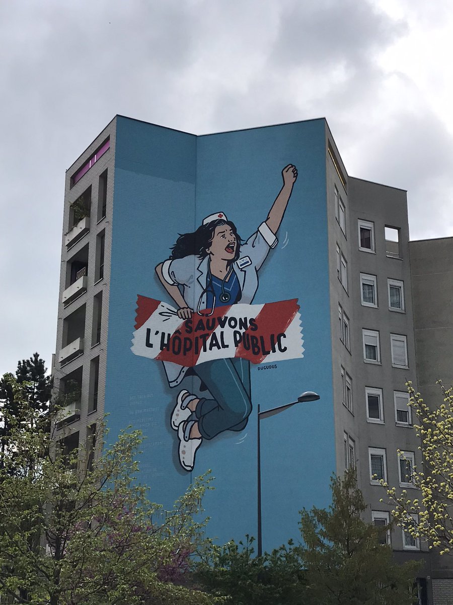 AdelineCerutti's tweet photo. Accueil de @FrcsBraun #Montreuil centre de santé privé, le public est exsangue, « sauvez l’hôpital public ! » #Casserolade https://t.co/oXuMDpbbqI