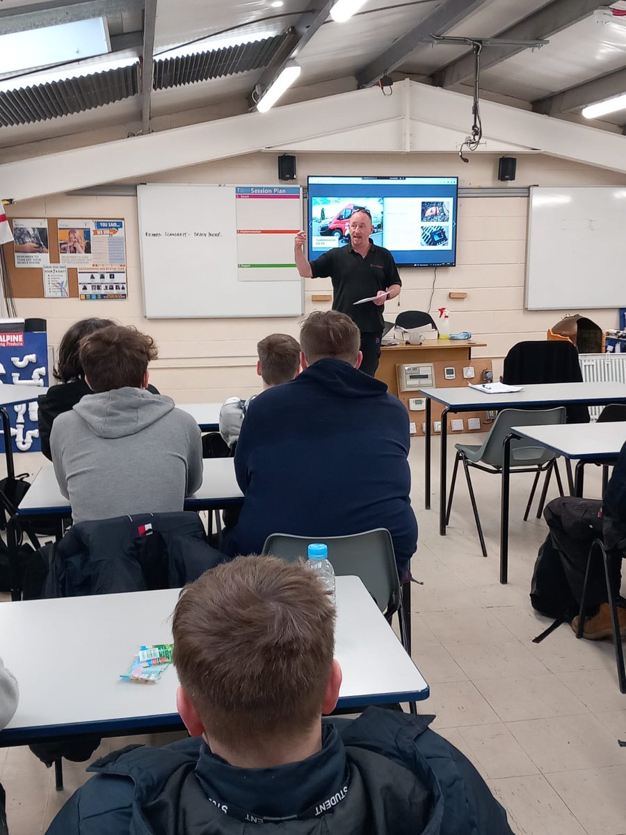 AndyTBSSSC's tweet image. southstaffs: Another fantastic #ToolboxTalk for our Plumbing learners this morning, this time by Richard from @DrainDoctorLtd who specialise in drainage &amp;amp; emergency plumbing services!

A massive thank you to Richard! These talks will help to support our …