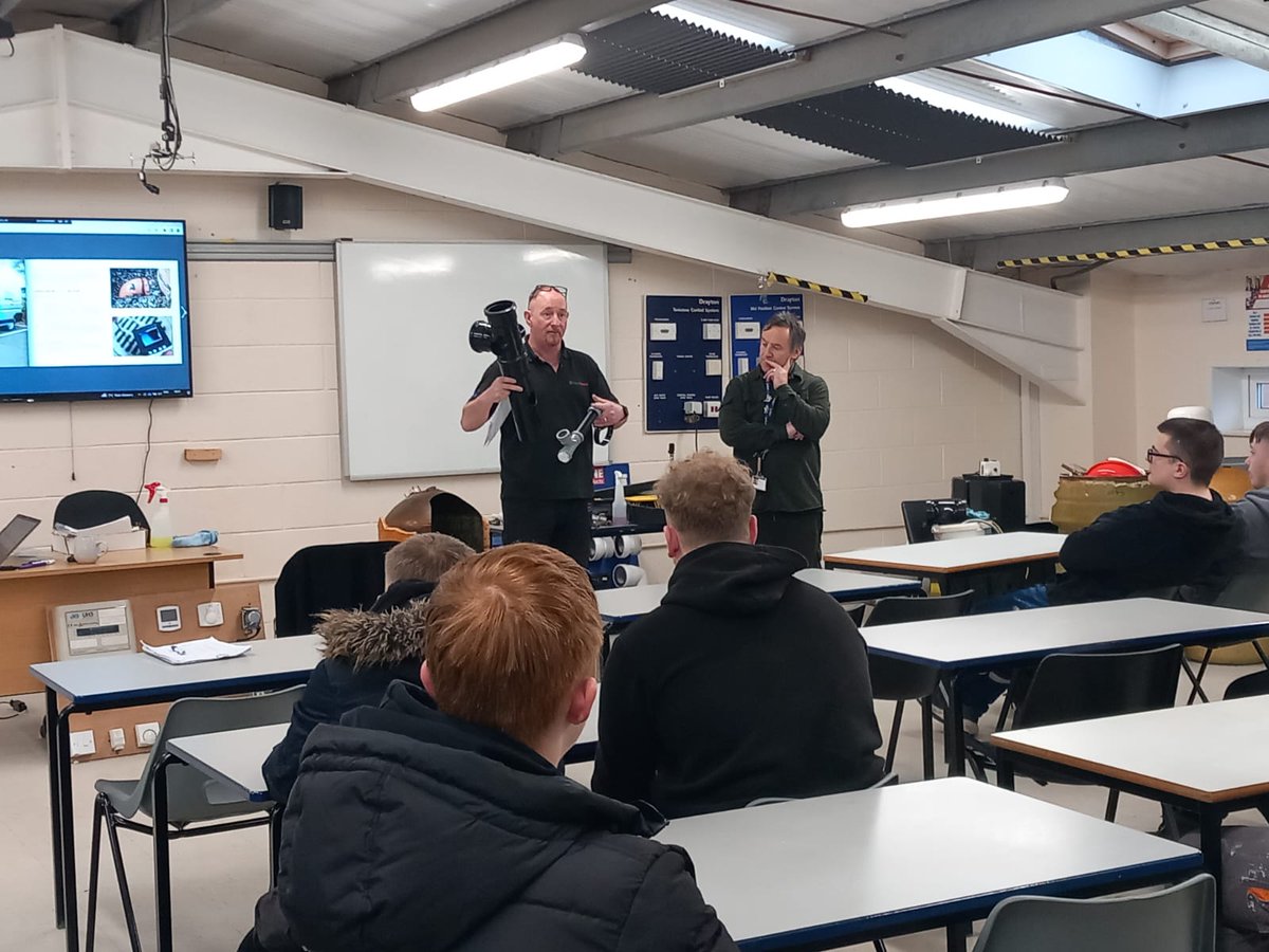southstaffs: Another fantastic #ToolboxTalk for our Plumbing learners this morning, this time by Richard from @DrainDoctorLtd who specialise in drainage & emergency plumbing services!

A massive thank you to Richard! These talks will help to support our …