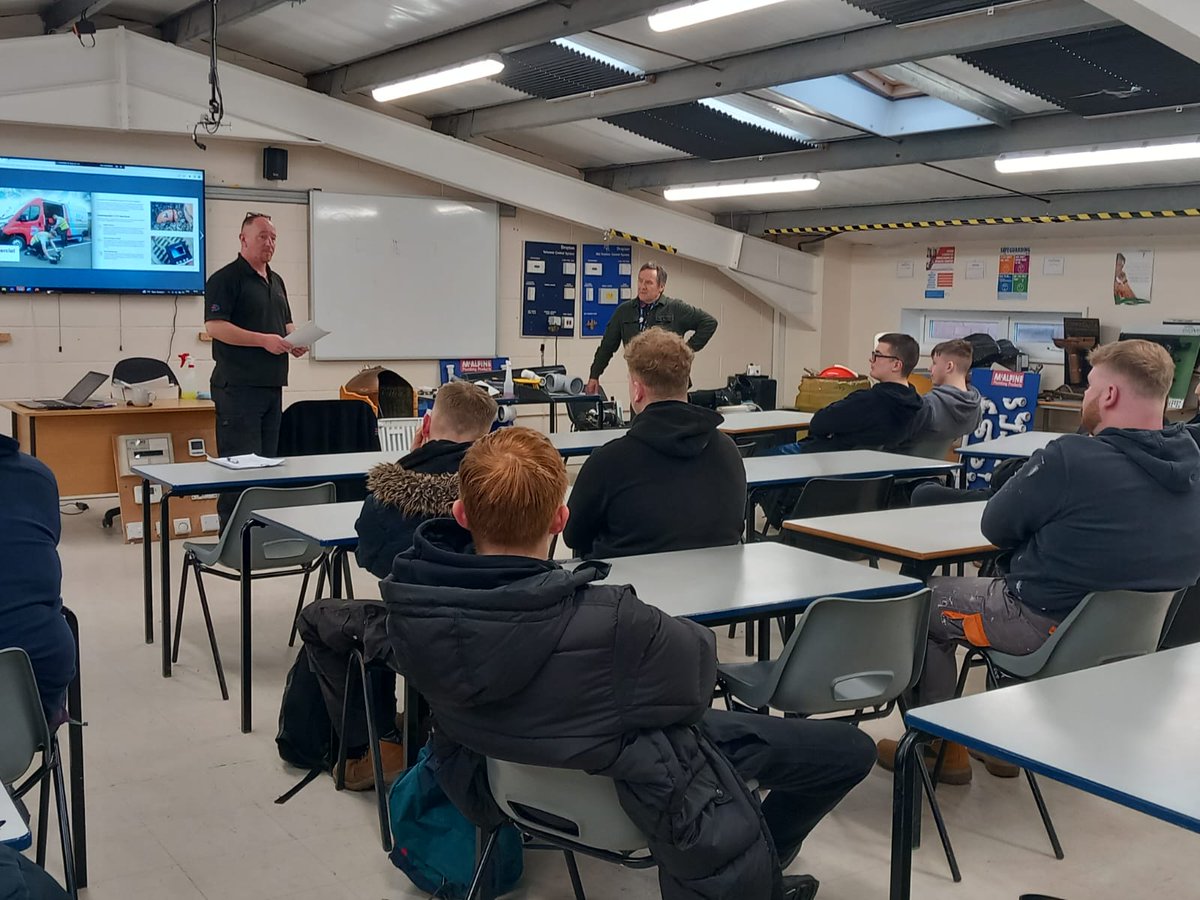 AndyTBSSSC's tweet image. southstaffs: Another fantastic #ToolboxTalk for our Plumbing learners this morning, this time by Richard from @DrainDoctorLtd who specialise in drainage &amp;amp; emergency plumbing services!

A massive thank you to Richard! These talks will help to support our …