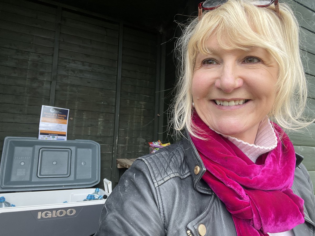 SuzanneC2S's tweet image. And we are off for the @Circle2Success #Charity Golf Day! Thanks to everyone for their support, raising money for some great charities! @LilianFaithfull @TheNationalStar @TheNelsonTrust @Glosyoungcarers @HfTcharity @CCPCharity 
I’m in charge of the halfway house 😂