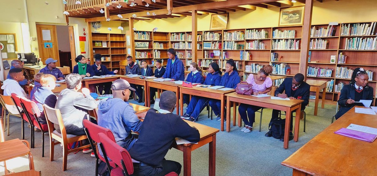 Exposcience's tweet photo. Images of Eskom Expo in the Makhanda Region’s Research and Innovation Camp.
“Such a successful event - a big thank you to our mentors who availed themselves to guide our learners and Victoria Girls High for hosting us,” says Provincial Coordinator, Fredy Mashate
#Exposcience #discovereskomexpo #stem #stemeducation #stemactivities #stemforkids #stemlearning #research #innovation