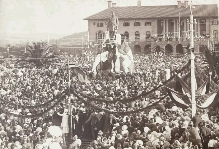 Ndaedzomuvenda's tweet image. It's almost 100 years since Paul Kruger statue was unveiled at the Pretoria Station on 10 October 1925 😳

This racist statue should be destroyed, we're tired of being reminded every day how our country was stolen...

{Apartheid Privatisation Ndlozi Eskom Stage 10 Verification }