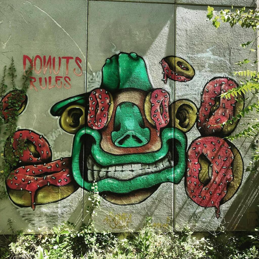 Silverlicchi's tweet photo. #donutsrules #graffiti #streetart #graffitiart #streetartphotography #streetarteverywhere #igersgraffiti #graffitilove #graffitilovers https://t.co/DBWp0LiUPP https://t.co/V7SlWomMIC