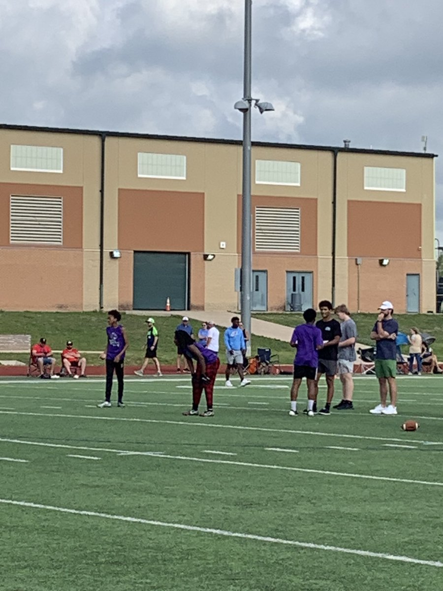 wlcjgreiner's tweet photo. Former Wildcats coaching current Wildcats, 7-on-7 football is so cool. #WilsonISaVibe https://t.co/nabqIyTkch