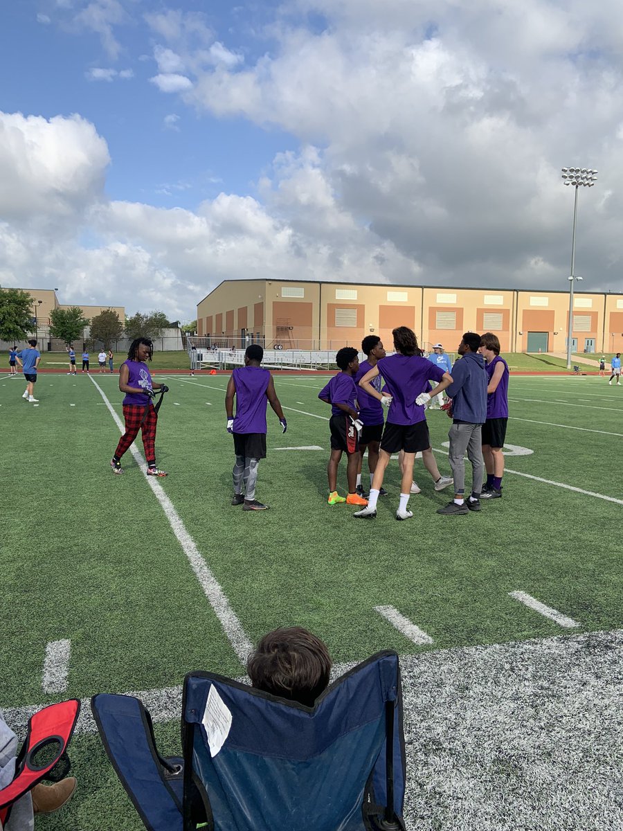 wlcjgreiner's tweet photo. Former Wildcats coaching current Wildcats, 7-on-7 football is so cool. #WilsonISaVibe https://t.co/nabqIyTkch