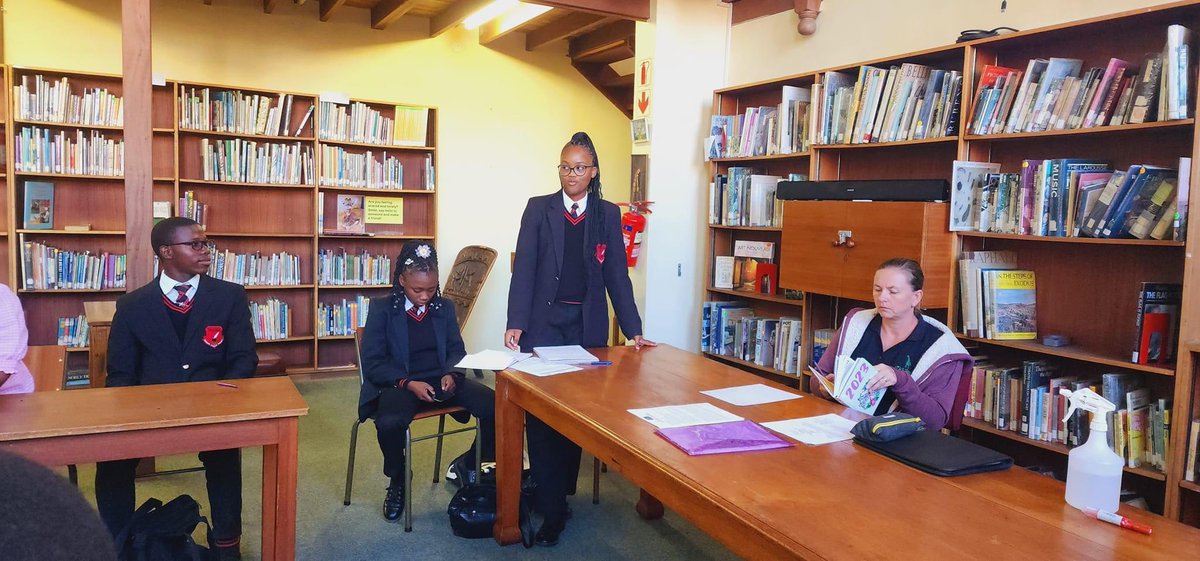 Exposcience's tweet photo. Images of Eskom Expo in the Makhanda Region’s Research and Innovation Camp.
“Such a successful event - a big thank you to our mentors who availed themselves to guide our learners and Victoria Girls High for hosting us,” says Provincial Coordinator, Fredy Mashate
#Exposcience #discovereskomexpo #stem #stemeducation #stemactivities #stemforkids #stemlearning #research #innovation