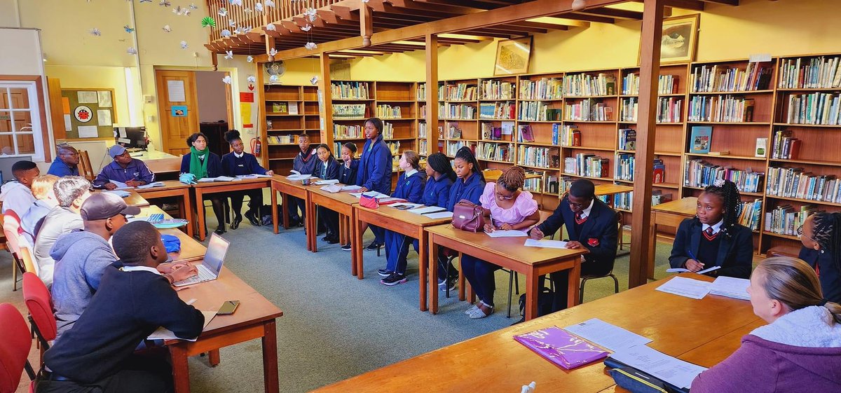 Exposcience's tweet photo. Images of Eskom Expo in the Makhanda Region’s Research and Innovation Camp.
“Such a successful event - a big thank you to our mentors who availed themselves to guide our learners and Victoria Girls High for hosting us,” says Provincial Coordinator, Fredy Mashate
#Exposcience #discovereskomexpo #stem #stemeducation #stemactivities #stemforkids #stemlearning #research #innovation