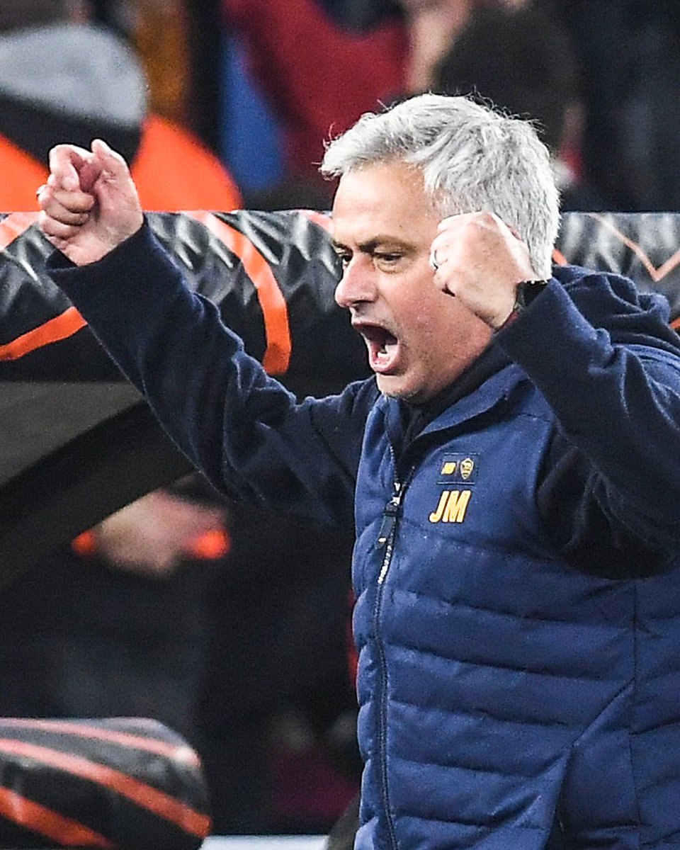 brfootball's tweet photo. José Mourinho on Roma's wild win over Feyenoord: 

'You can see it because I have lots of grey hair, while the Feyenoord coach Arne Slot is bald' 👴 https://t.co/HMSNMIGkTP