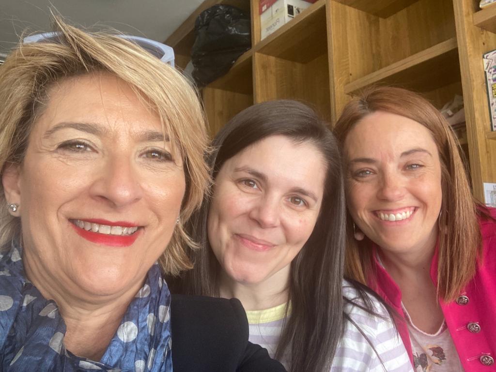 NuriaGC4's tweet photo. Qué maravilla de jornada, ayer por la mañana, con Aroa y con @frances_CFIEVA en Villalón, aprendiendo, jugando y utilizando nuevas tecnologías. Mil gracias. #OBSERVA_ACTION #formacionCyl @cfievalladolid
@educacyl @CFPIdiomas https://t.co/2GWmbKyl6R