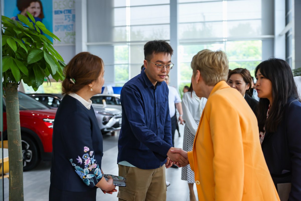LindaJackson's tweet photo. After taking in the #ShanghaiMotorShow, what better way to finish my visit to China than handing over two newly-launched #Peugeot408X to their two lucky owners! Many thanks to the local teams for their great work and to these two happy customers for their confidence in our brand. https://t.co/9U2RGz9apD