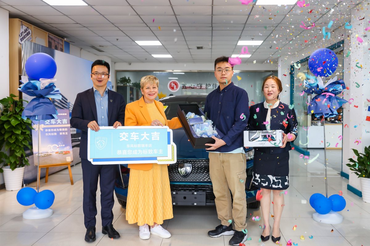 LindaJackson's tweet photo. After taking in the #ShanghaiMotorShow, what better way to finish my visit to China than handing over two newly-launched #Peugeot408X to their two lucky owners! Many thanks to the local teams for their great work and to these two happy customers for their confidence in our brand. https://t.co/9U2RGz9apD