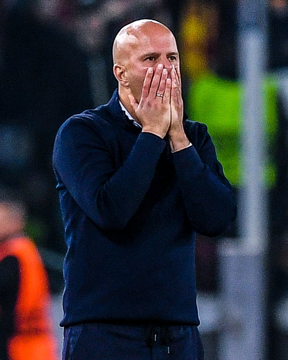 brfootball's tweet photo. José Mourinho on Roma's wild win over Feyenoord: 

'You can see it because I have lots of grey hair, while the Feyenoord coach Arne Slot is bald' 👴 https://t.co/HMSNMIGkTP