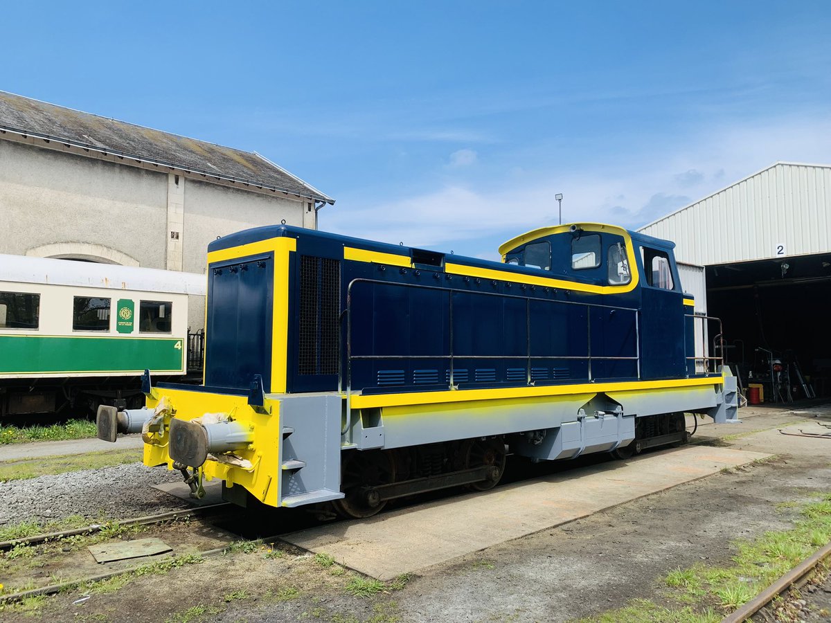 Après masquage, peinture bleue, voici où en est rendu notre BB71018 !
#patrimoine #train #vendee