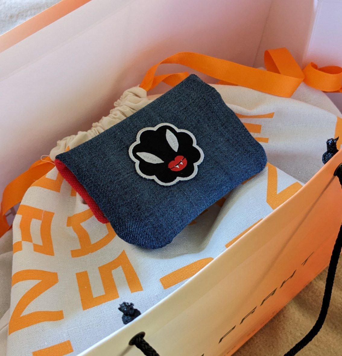 tkach_tem's tweet photo. Thread about my DIY experiment:
(1/4)
My surname TKACH in different languages means weaver. I thought about it and decided to see if I could sew🤔

When making a birthday present for @smbtosmb, a large denim bag, I thought it would be a good idea to give her a purse as well. https://t.co/EEhBZlM72o