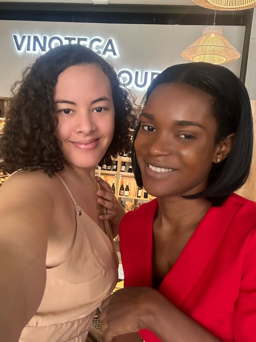 Creando fuertes alianzas 😊 Como dice Shak, las mujeres facturan😅 CEO de <a href="/LemarkEg/">LeMark_EG</a> y CEO de <a href="/AhoraEg/">AHORAEG</a> <a href="/AlejandraNchama/">Alejandra Jesabel Nchama</a> #empoderadas #emprendedoras #guineaecuatorial