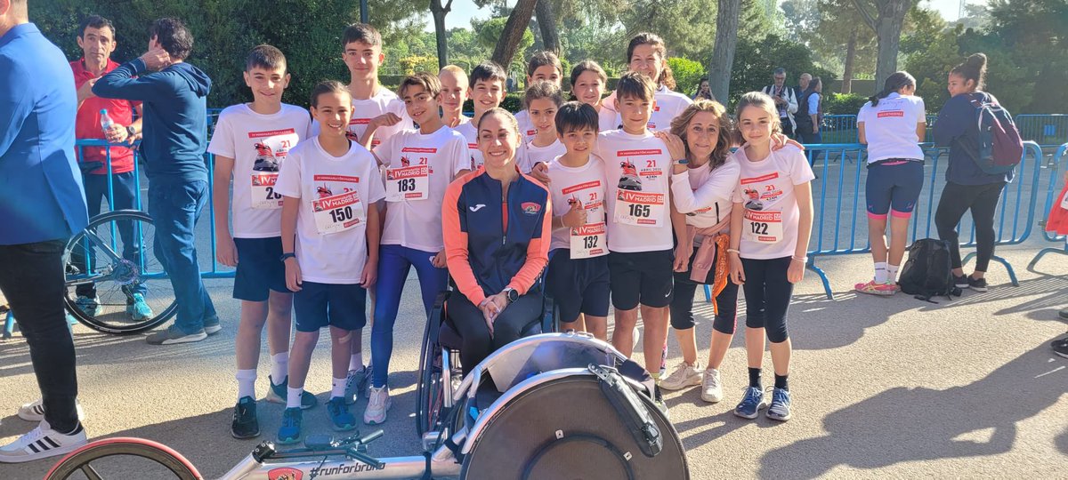 Nuestros alumn@s con Carmen Giménez <a href="/runforbruno/">Carmen Gimenez</a> de <a href="/RunForYouAtAd/">RunForYou Atletismo Adaptado</a> en <a href="/minimaratonmad/">MiniMaratón Madrid</a> de @FundCreate