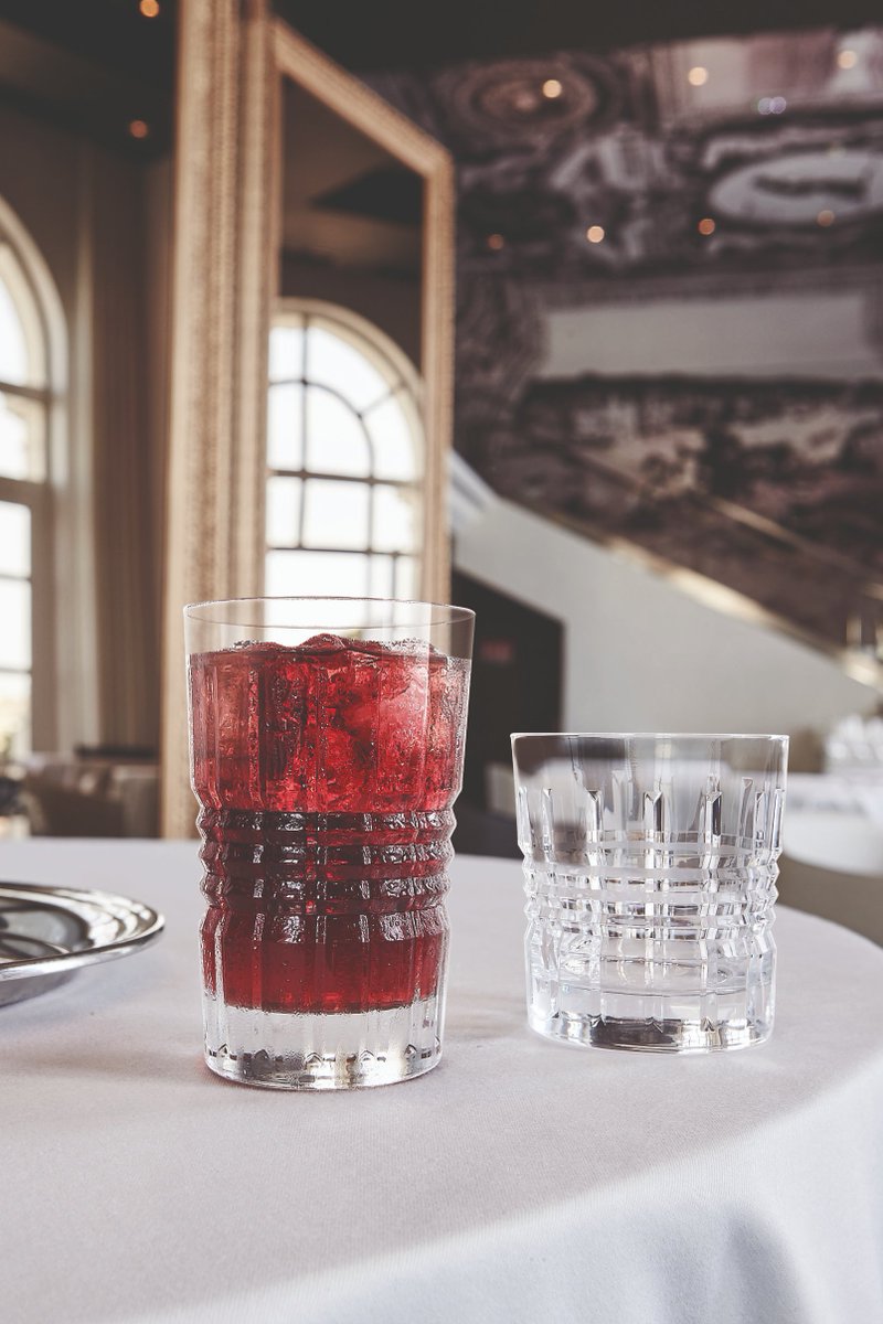 arctableware's tweet image. The Old Square collection draws its intense sparkle from the depth and the abundance of the shimmering vertical facets.
Available in various capacities, it will bring a perfect balance to the table as a water glass or as a cocktail glass!🍹🍒