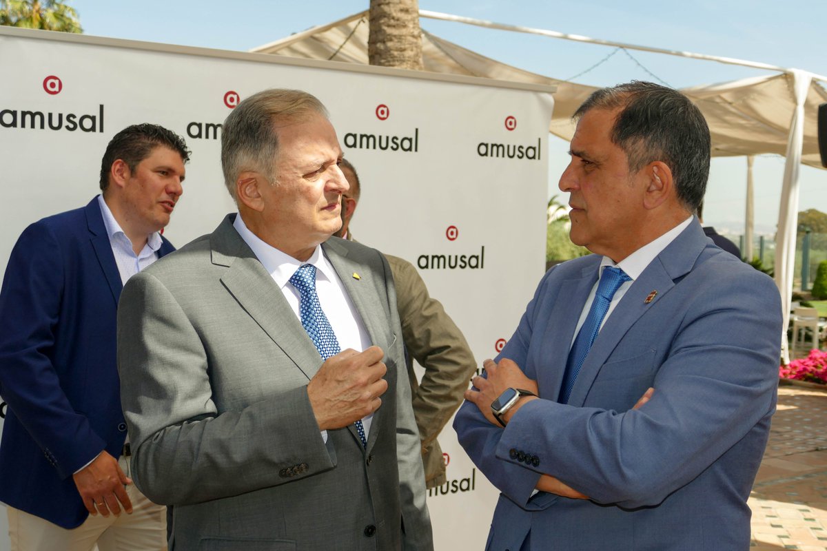SerranoJAntonio's tweet photo. 🤝Asistimos a la XXXVI Asamblea General de @Amusal que tiene por lema: 'Empresas que aportan Empleo y Riqueza a la Región de Murcia'.
#Amusal es sinónimo de cooperación y en un contexto social como el que vivimos, la #EconomíaSocial es la mejor receta para el progreso de todos. https://t.co/I5ydGSYdaP