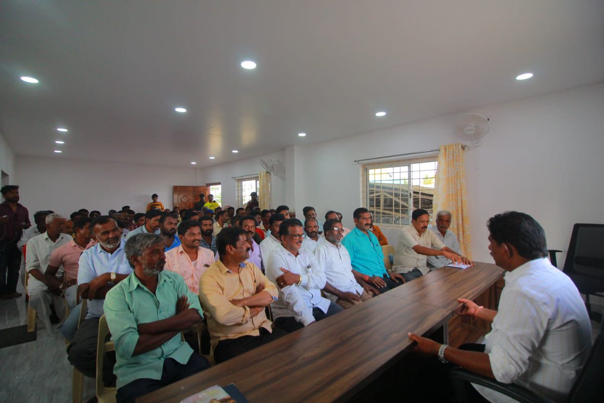 MTKrishneGowda's tweet photo. ಅರಕಲಗೂಡು ವಿಧಾನಸಭಾ ಕ್ಷೇತ್ರದ ಚುನಾವಣೆಯ ಹಿನ್ನೆಲೆಯಲ್ಲಿ ರಾಮನಾಥಪುರದಲ್ಲಿಂದು ಪ್ರಮುಖ ನಾಯಕರು, ಹಿರಿಯ ಮುಖಂಡರು, ಬೆಂಬಲಿಗರು ಹಾಗೂ ಕಾರ್ಯಕರ್ತರ ಜೊತೆ  ಸಮಾಲೋಚನೆ ನಡೆಸಲಾಯಿತು.

#mtkrishnegowda #arakalagudu #KarnatakaElection2023 https://t.co/lwkoHeulay