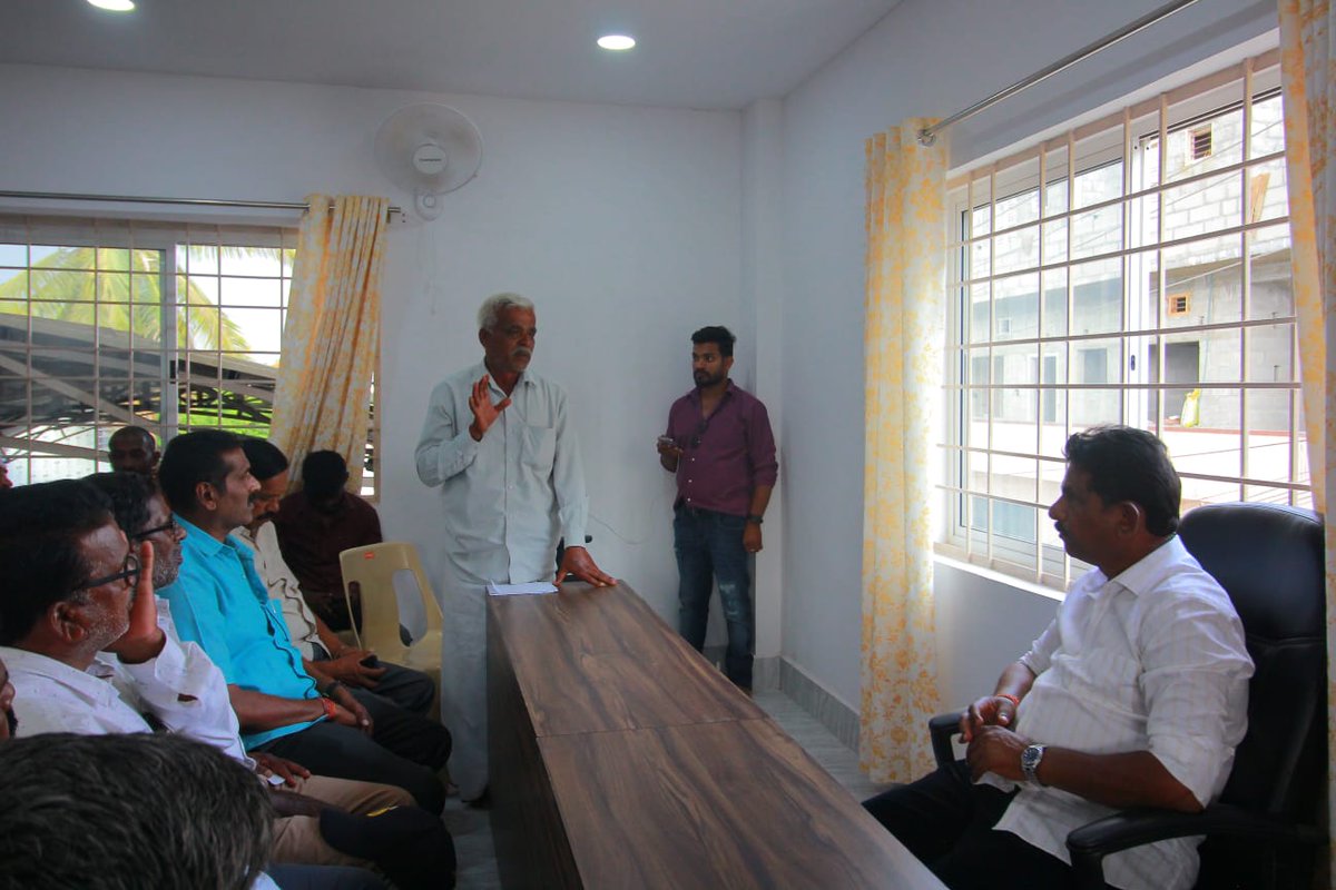 MTKrishneGowda's tweet photo. ಅರಕಲಗೂಡು ವಿಧಾನಸಭಾ ಕ್ಷೇತ್ರದ ಚುನಾವಣೆಯ ಹಿನ್ನೆಲೆಯಲ್ಲಿ ರಾಮನಾಥಪುರದಲ್ಲಿಂದು ಪ್ರಮುಖ ನಾಯಕರು, ಹಿರಿಯ ಮುಖಂಡರು, ಬೆಂಬಲಿಗರು ಹಾಗೂ ಕಾರ್ಯಕರ್ತರ ಜೊತೆ  ಸಮಾಲೋಚನೆ ನಡೆಸಲಾಯಿತು.

#mtkrishnegowda #arakalagudu #KarnatakaElection2023 https://t.co/lwkoHeulay