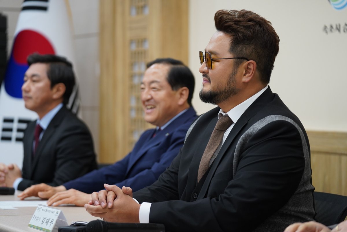 fangori0113's tweet photo. 속초시청 페이스북
🔗https://t.co/o1IkoIn7Jc
#속초 #홍보대사 #김태우 #곰태우 #가수 #멋지다 #사랑비 #high_high https://t.co/aR5SV5i45n