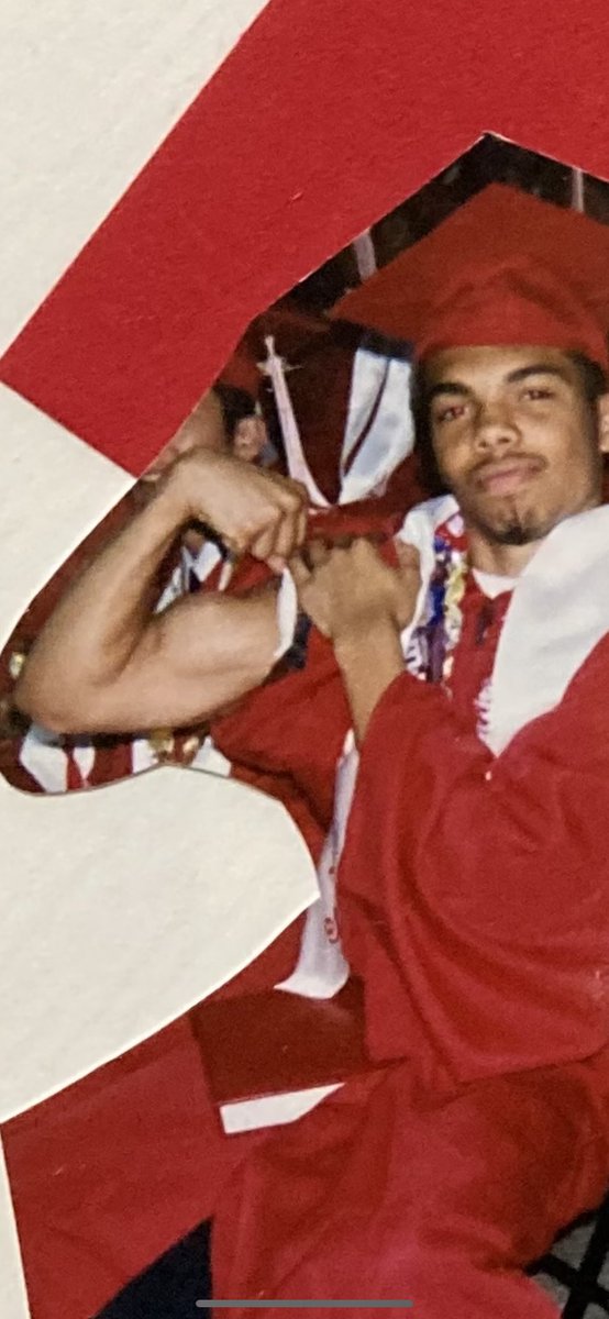 NachoPicasso's tweet photo. Nigga I’m true to it not new to it when I graduated Highschool my biceps was already on they 3rd year of college. #musclematurity https://t.co/DwsFgdJZ9W