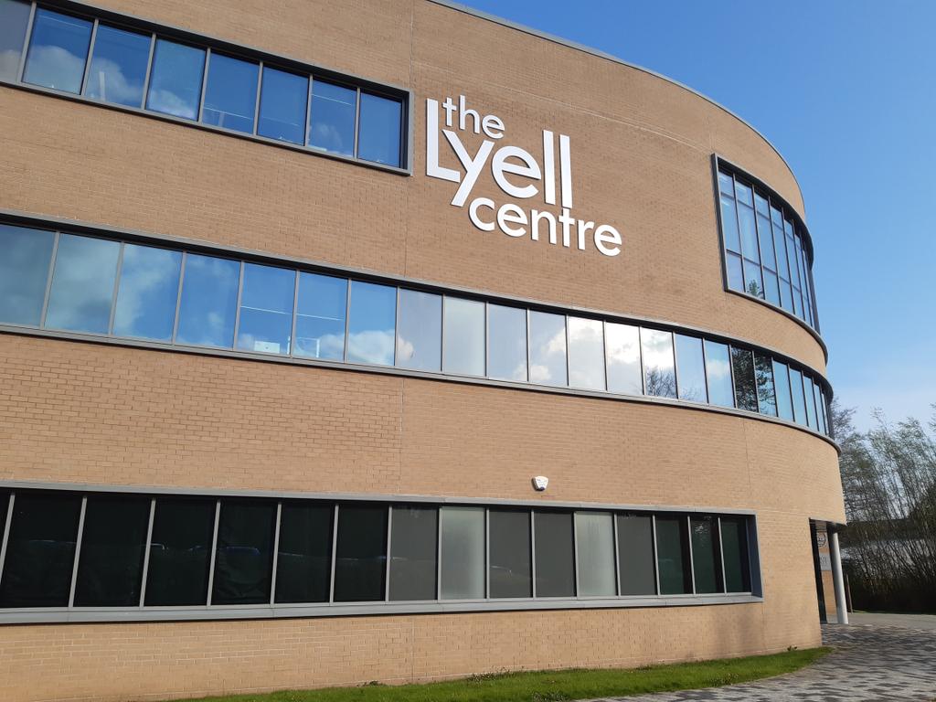 Clem2012Garcia's tweet photo. Complex, yet exciting discussions, nice food, visit of a great lab but more importantly catch up with good friends and making new ones. Recipe for a good workshop, thanks for the warm welcome @MarijaSciberras @micheljkaiser at the @LyellCentre 😃 https://t.co/yWpCfBi1aB