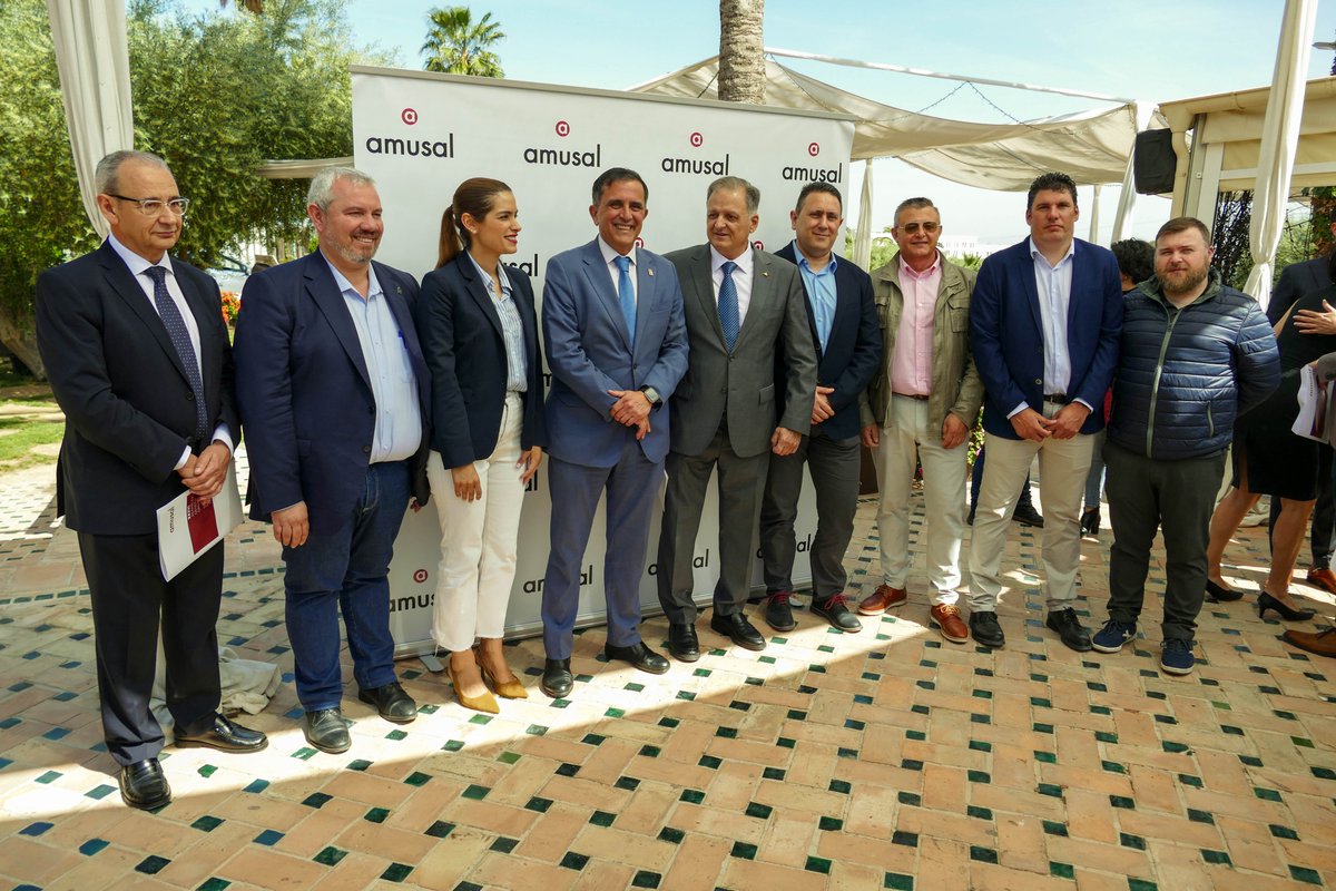 SerranoJAntonio's tweet photo. 🤝Asistimos a la XXXVI Asamblea General de @Amusal que tiene por lema: 'Empresas que aportan Empleo y Riqueza a la Región de Murcia'.
#Amusal es sinónimo de cooperación y en un contexto social como el que vivimos, la #EconomíaSocial es la mejor receta para el progreso de todos. https://t.co/I5ydGSYdaP