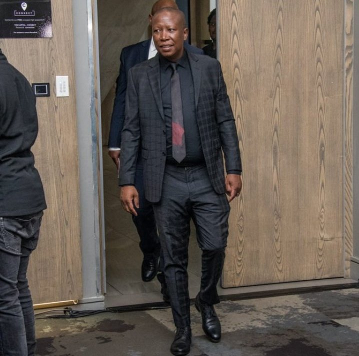 wandile24796727's tweet photo. Comrade President 🙏🏿🙏🏿🙏🏿 https://t.co/jJ4pScyUFA